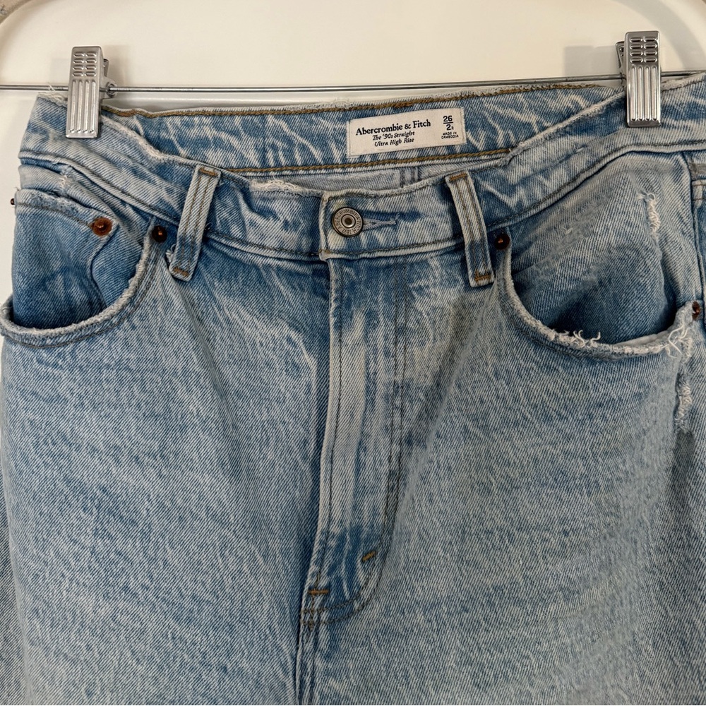 Abercrombie & Fitch Blue 90s straight ultra high-rise Jeans Size 2R / 26